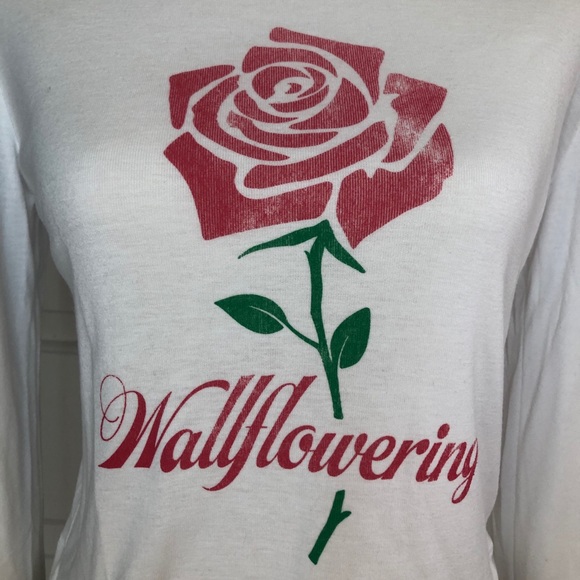 WILDFOX Couture Wallflowering Mia Long Sleeve Crop Graphic - Picture 6 of 11